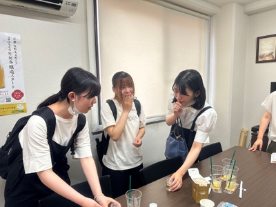 fR5x5X6DNemM7NROvrRT.jpg?w=940&h=940