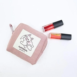 ノンタンの絵本の世界観がたっぷりと詰まった文具アイテム。お茶目なノンタンの姿にたまらずほっこりしてしまうハズ。