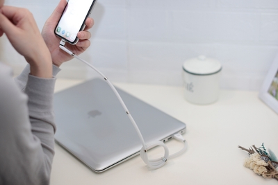 ケーブルが邪魔にならない位置に調整できます。