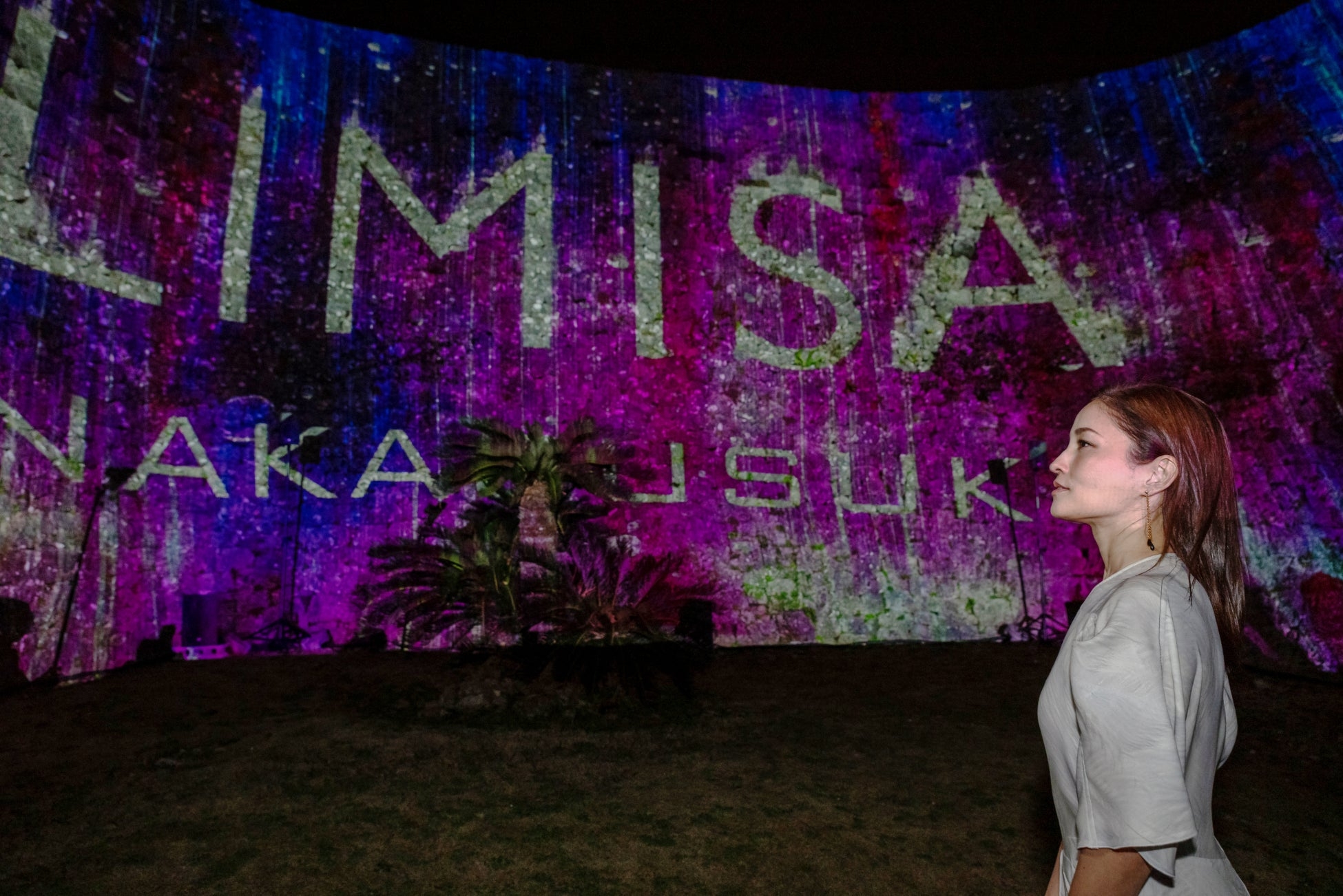 三の郭での演出を体験する黒木メイサさん