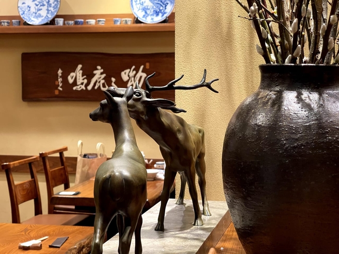 日本橋店の鹿(ブロンズ像)
