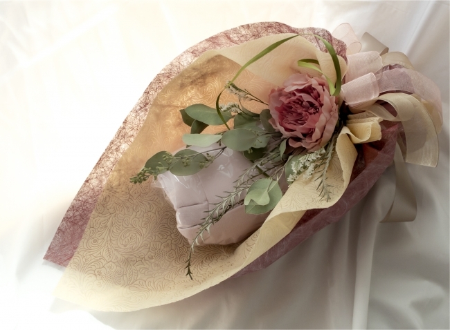 「バリエーションフラワー」のブーケラッピング