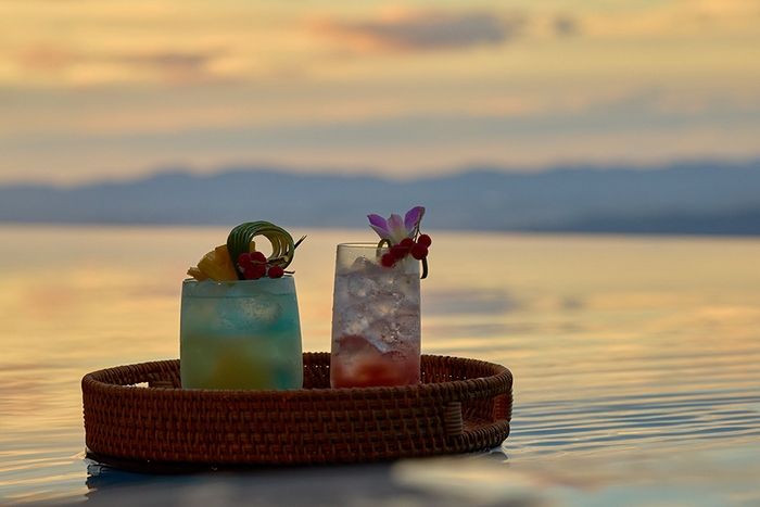 お好みのドリンクとともにサンセットを楽しむ(イメージ)