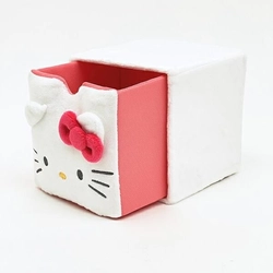 淡くて幻想的。ハローキティのプレミアムビニール傘を発見。こんな寒い雨の日も楽しく。