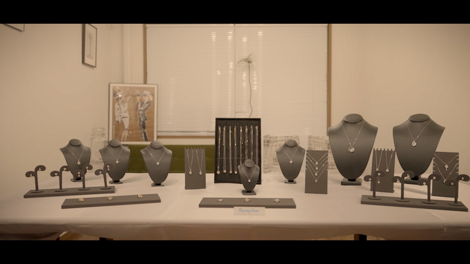 誕生日にはDancing Stone® ≪出張!Jewelry Shop≫スペシャルムービー