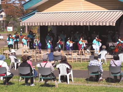 バイオリンクラブの演奏風景です