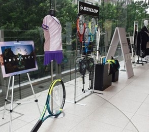 ジャンボラケットも展示