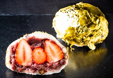 銀座にジャンボな金箔大福が登場！ “大きな福”をもたらすか？！ 「年末ジャンボ金箔大福」期間限定販売