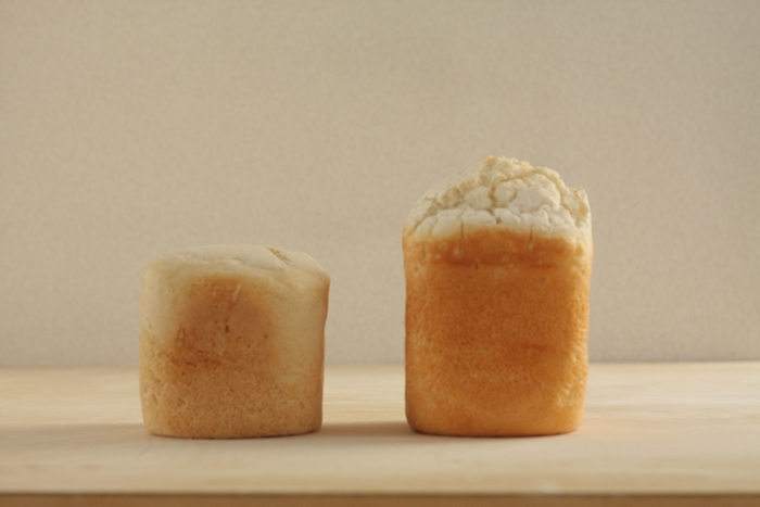 パン比較(左：従来品、右：リニューアル品)