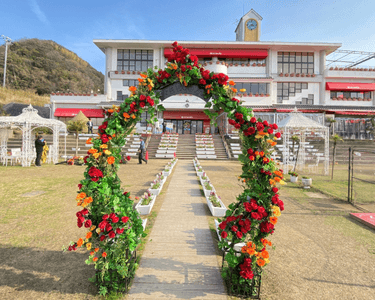 ▲のじまスコーラ　花のアーチ