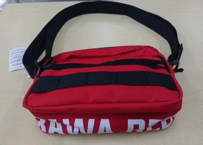 ①サイン入りショルダ―バッグ