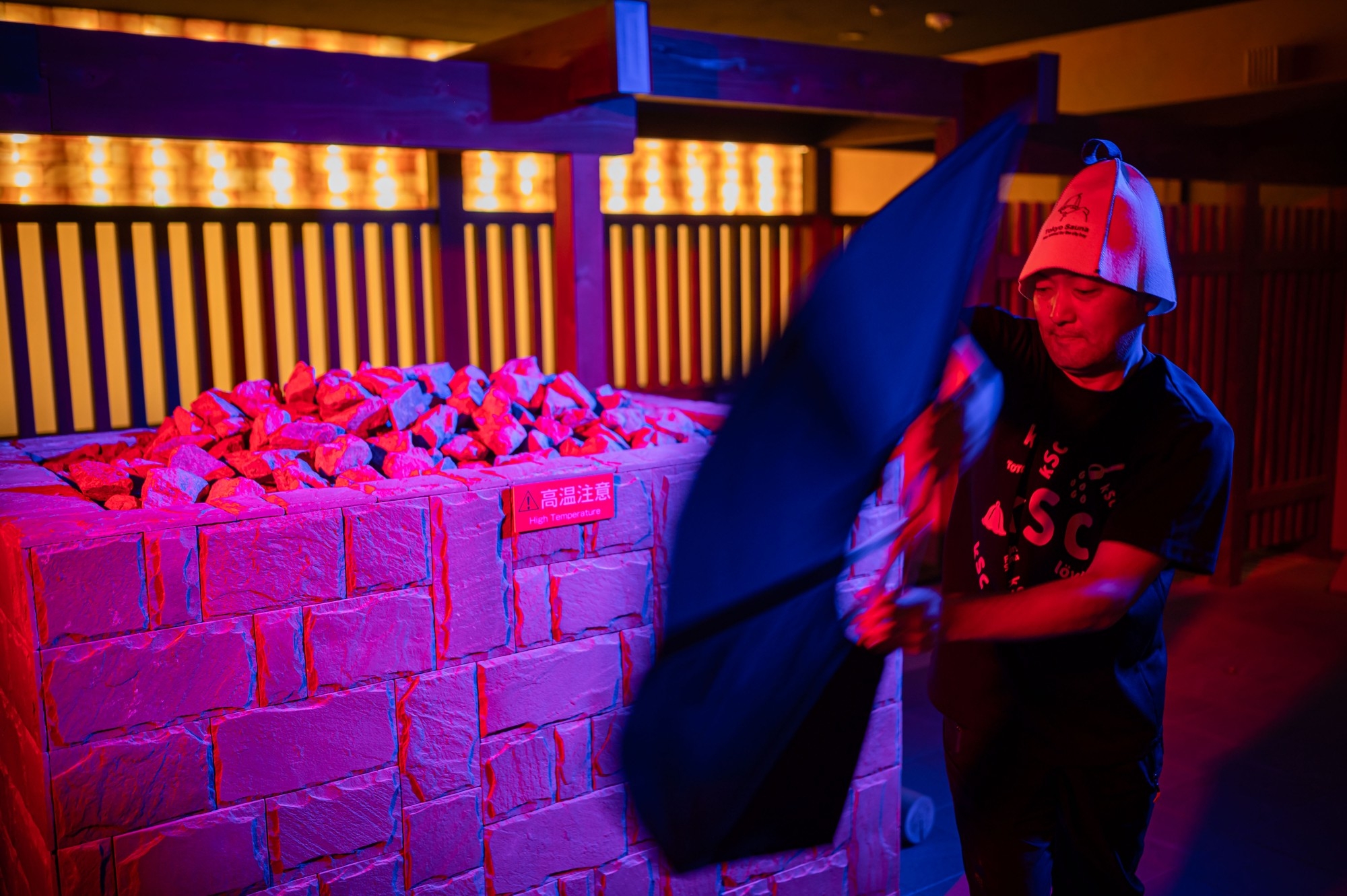 喜助の湯のショーアウフグースは音楽と照明でもサウナーを魅了