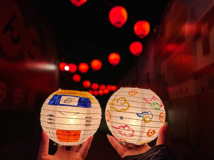 ▲忍里でオリジナルの提灯に明りをつけよう!