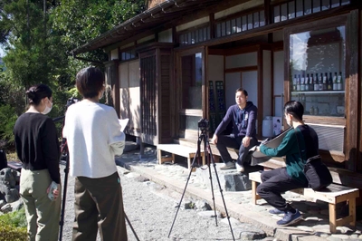 界のスタッフが瀬戸酒造店を取材