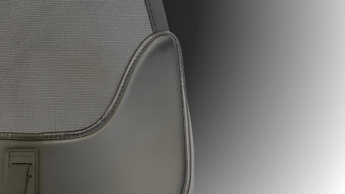 ほど良い光沢感のあるブラックカラー