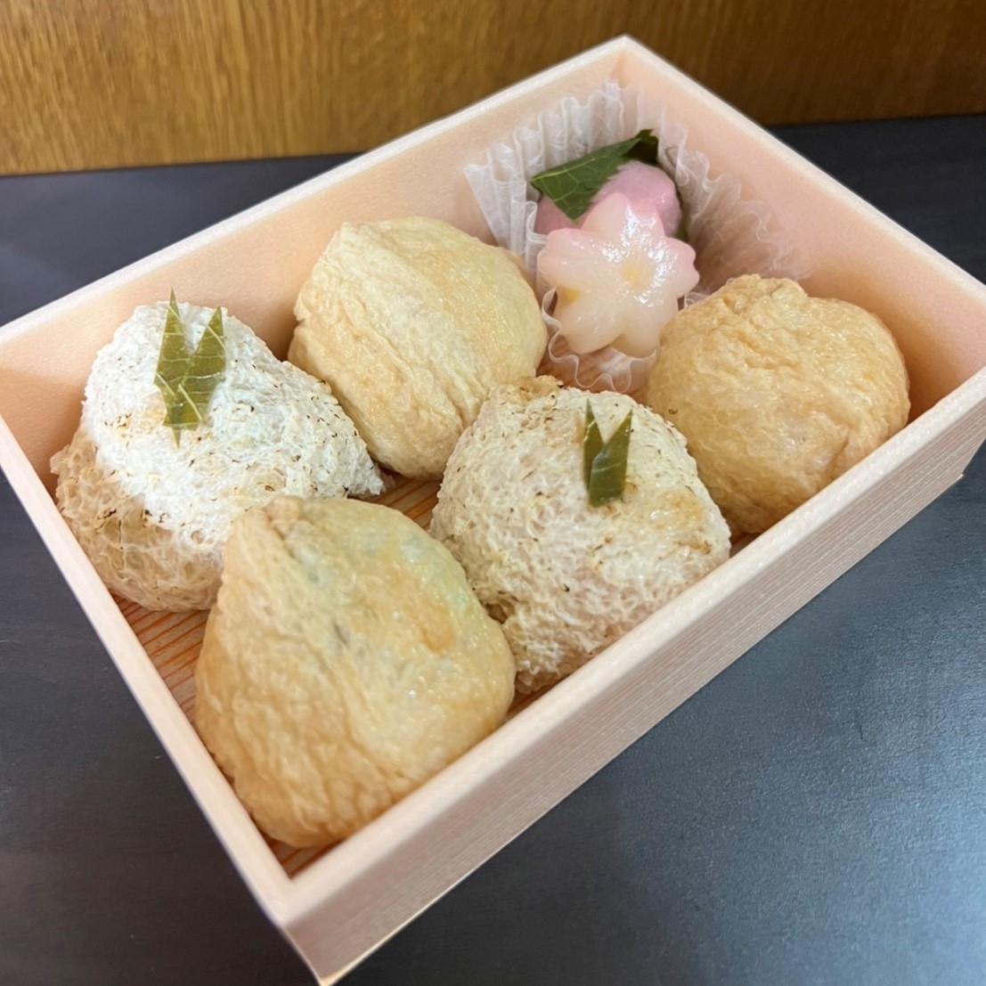 福寿家のさくら薫る春の塩伊奈利 1セット6個入り 1,080円