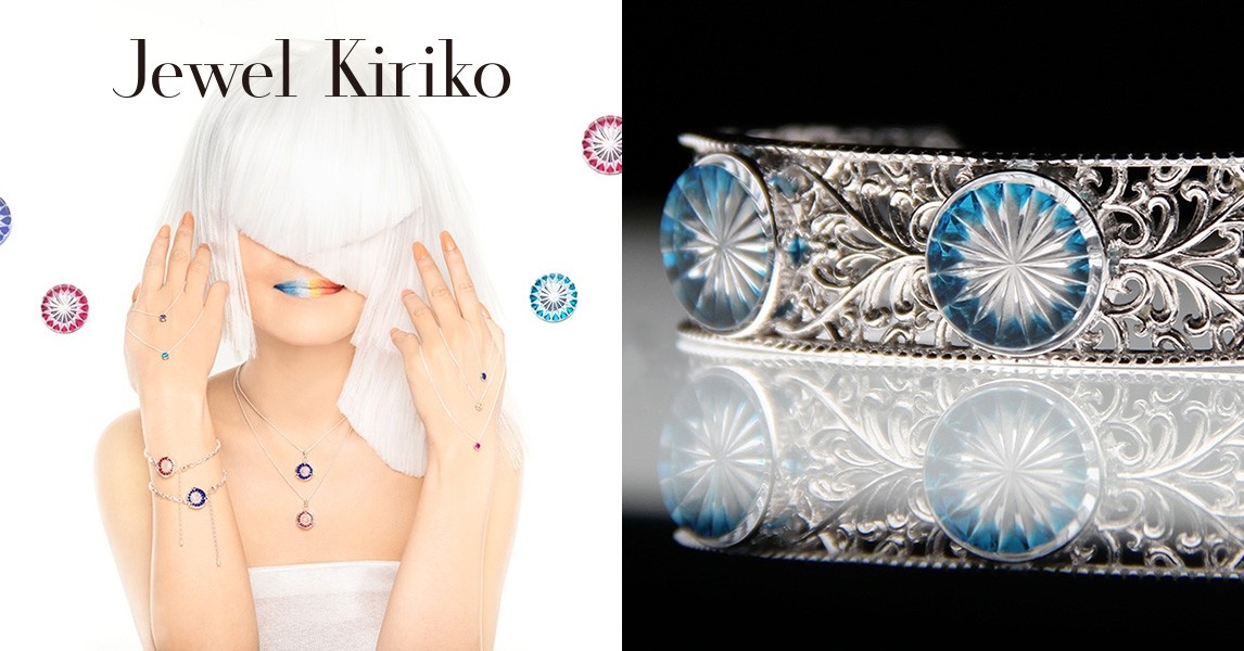Jewel Kiriko のSarasaバングル カットピースは宝石のブルートパーズの色をオーダー。