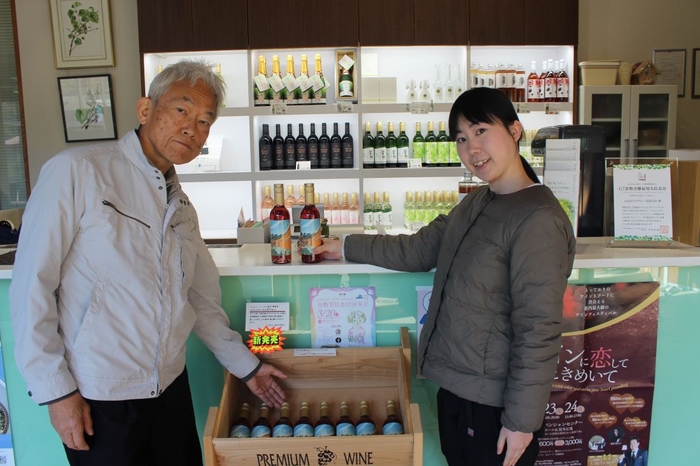 「いい感じにできあがった」と語る岩瀬代表取締役(左)と宗海さん(右)