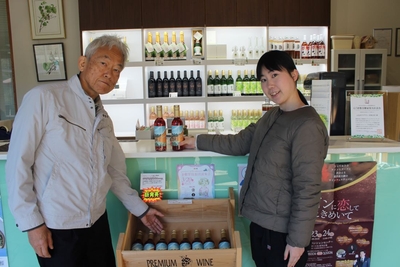 「いい感じにできあがった」と語る岩瀬代表取締役（左）と宗海さん（右）