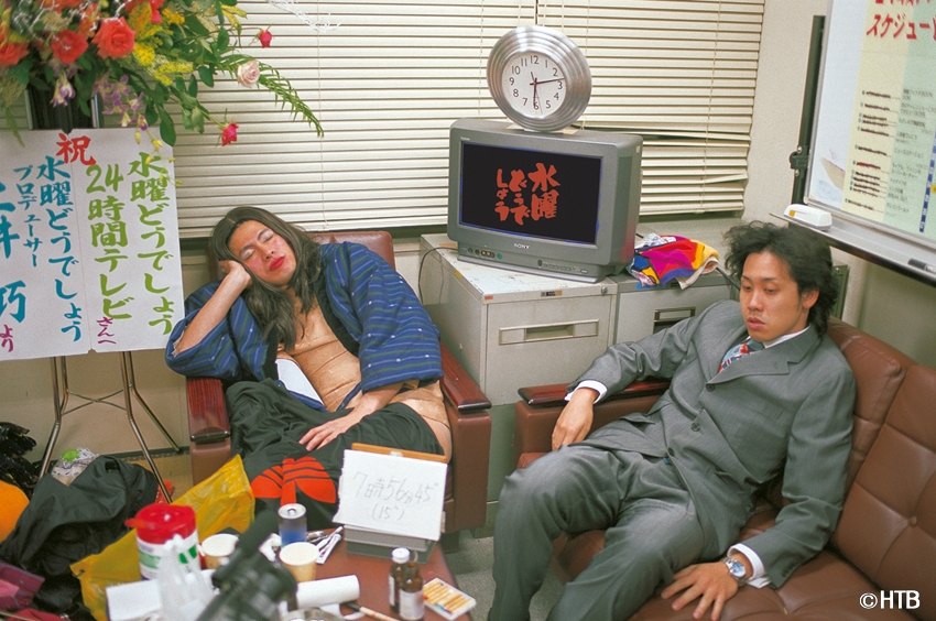 新春恒例!ぶちぬき水曜どうでしょう”今年は豪華バラエティーパックでどうでしょう「30時間テレビの裏側全部見せます!」より、左から鈴井貴之、大泉洋(C)HTB