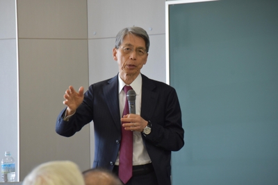 トランプ政権誕生の背景などを解説