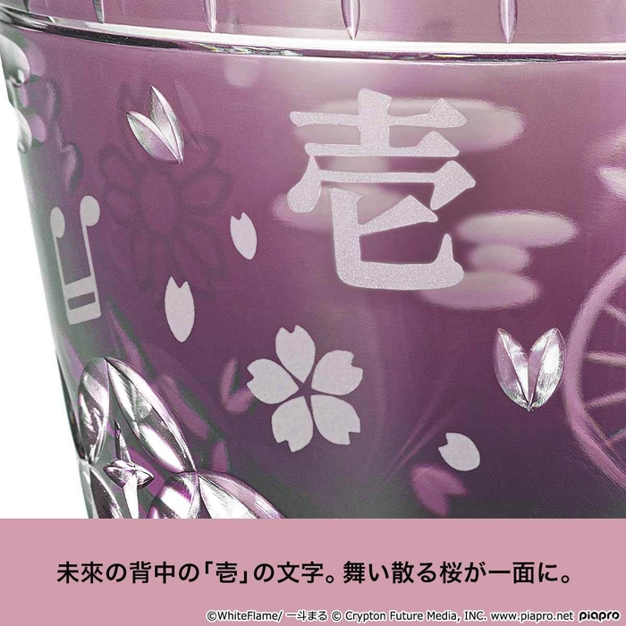 壱や舞い散る桜のアップ