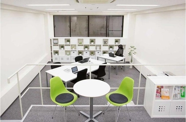 【港区・居抜きオフィス】某有名人が使用していたおしゃれなフロアの募集です！周辺環境良し、天高３メートル越えの好物件のご紹介