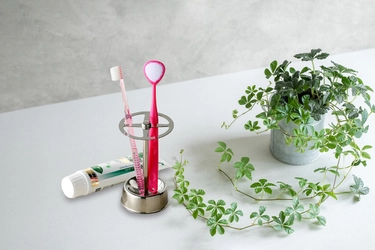 口臭予防に効果のある舌専用アイテム「舌ブラシ」の効用について SHIKIEN公式HPで公開　 第一印象のポイントは「ポジティブであること」