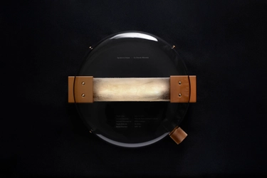 物質調律家・山崎タクマ氏、成層圏に触れた素材を用いた 新作照明彫刻を初公開