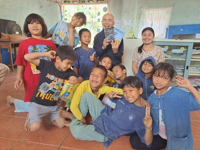 タイの児童施設で子どもたちと