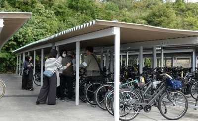 令和7年（2025年）10月に実施した自転車整備点検の様子