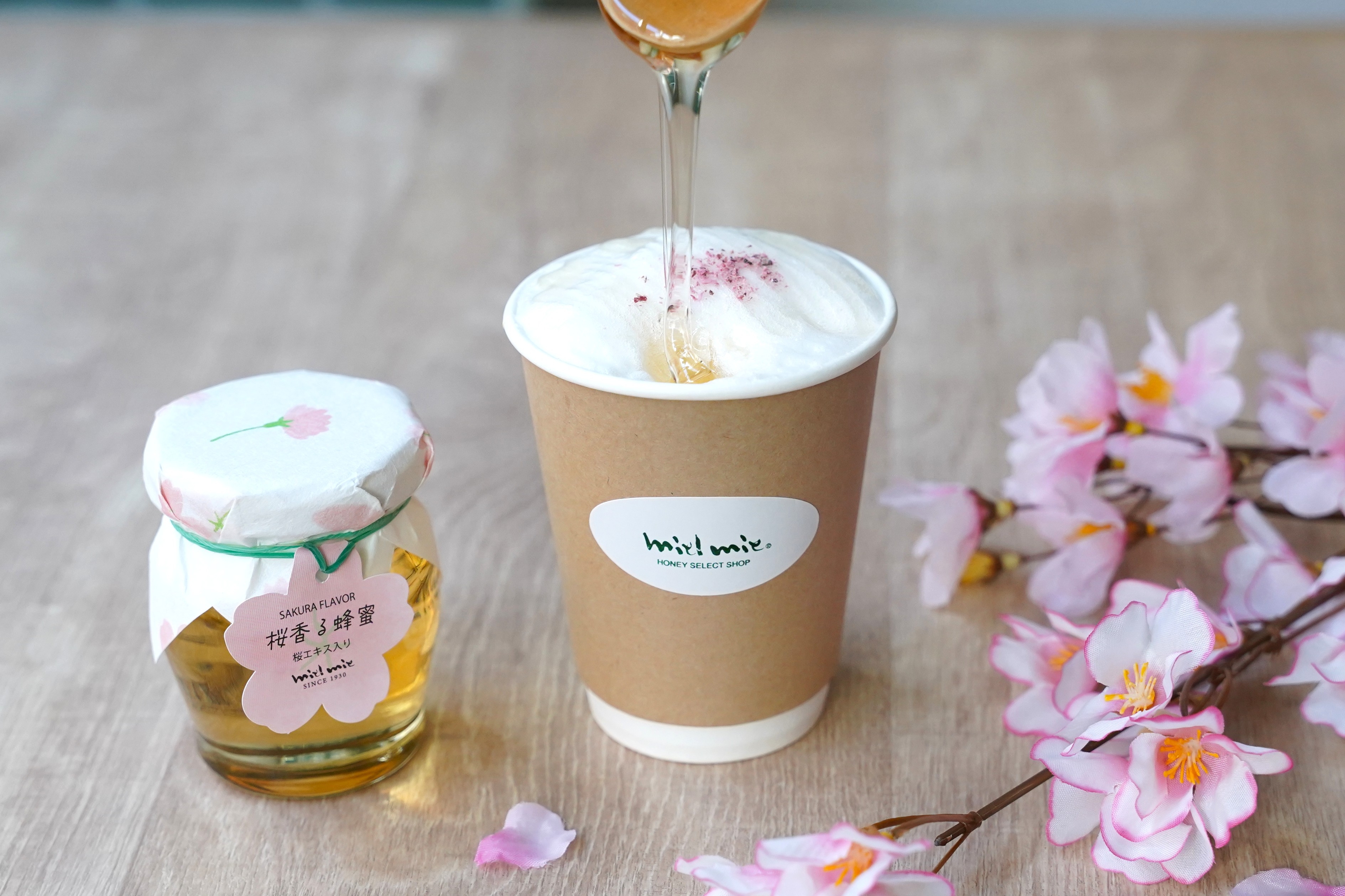 桜フェアに合わせて春限定カフェメニュー登場　ミールミィ三条本店にて、桜香る蜂蜜スイーツ＆ドリンクを期間限定販売