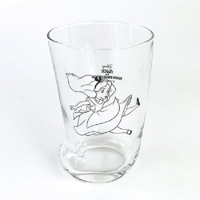 トムジェリの大ヒットに続け！ソックス型、ゆらゆら、、不思議の国のアリスからも一捻りあるガラス食器が登場。