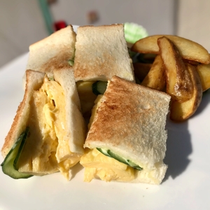 だし巻きサンドイッチ　　500円　