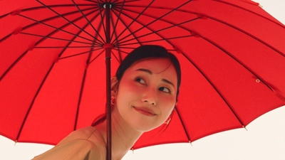 老舗洋傘メーカー・株式会社前原光榮商店にて、「傘を纏う-雨の日をもっと楽しく-」をコンセプトにしたスタイリングムービーを9月1日（月）に公開。