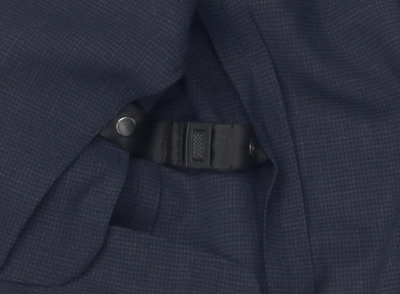 上着内側のストラップ