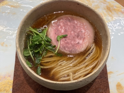 コースの〆に提供されるジビエラーメン