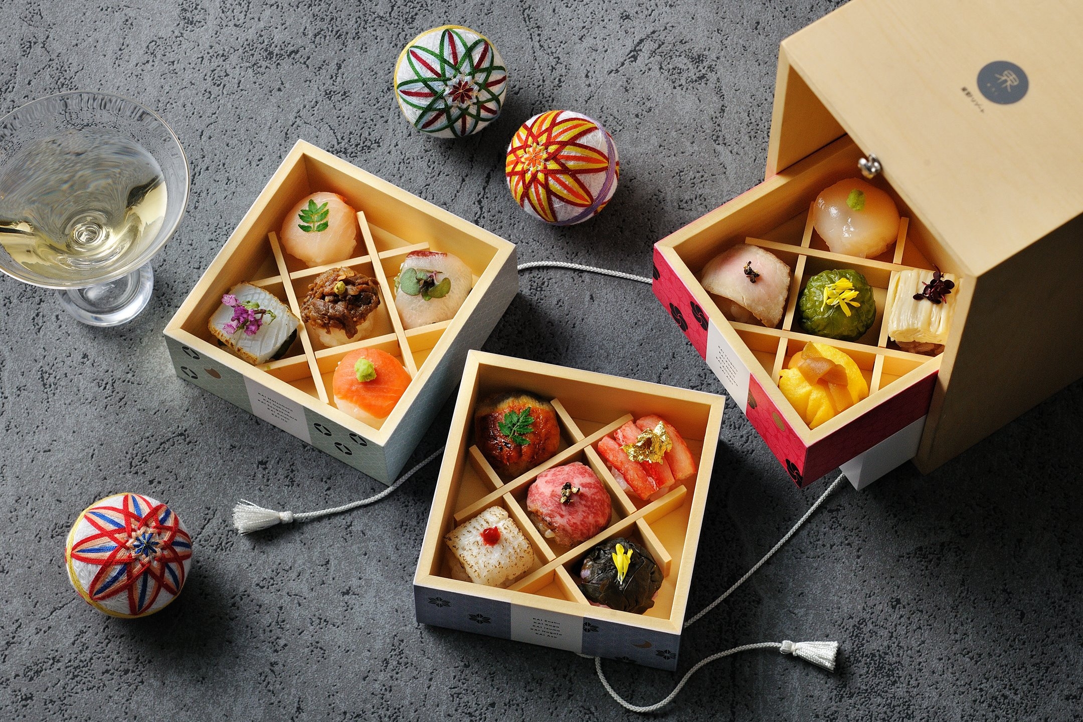星野リゾート 界 鰻や野沢菜など国内各施設15種の手毬寿司を楽しむ「ご当地てまり寿司アソート」登場 期間:2020年9月1日〜11月30日