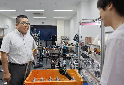 「人を思うものづくり」をモットーに学生を指導する大原教授