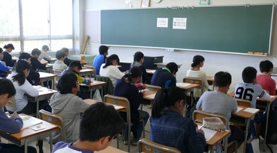 小学5・6年生を対象とした無料の「体験模試」を実施　入試会場となる教室で実施することで、入試本番の緊張を軽減