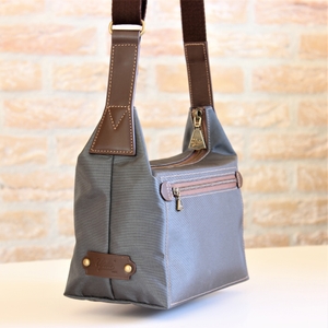 ジゴーニュ鎧布スモール　シルバーグレージュ