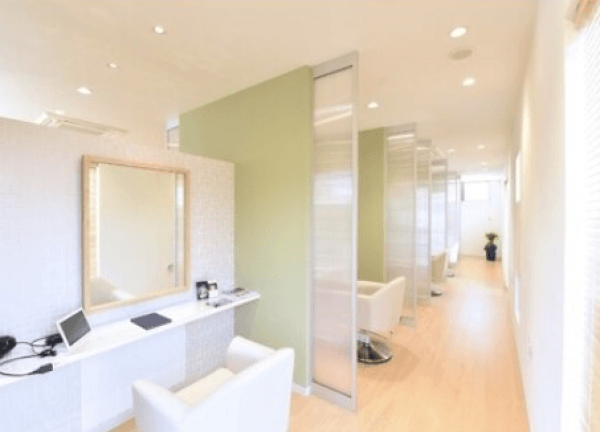 「水戸駅」から車で10分『hairBROS 水戸店』は半個室でリラックスしながら施術が受けられるヘアサロン！駅近ドットコムで情報を公開中