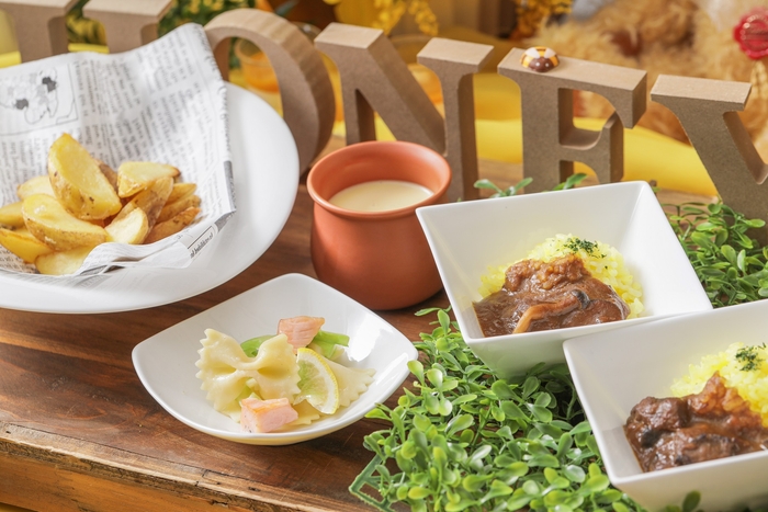 フードメニュー: フライドポテト ハニーマスタード添え/粒々コーンスープ/春キャベツとサーモンのレモンクリームパスタ/森の茸カレー