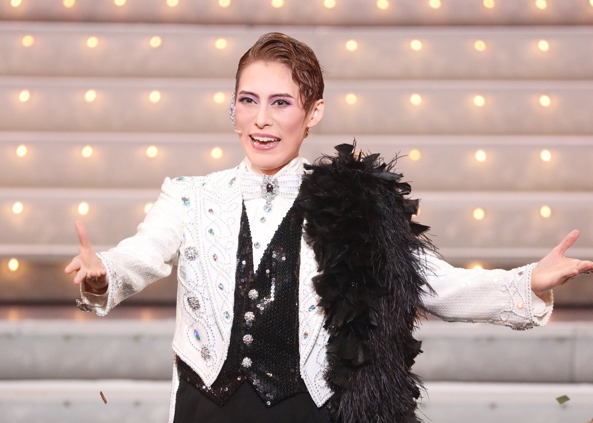 「2025年 レビュー 春のおどり」写真提供:OSK日本歌劇団