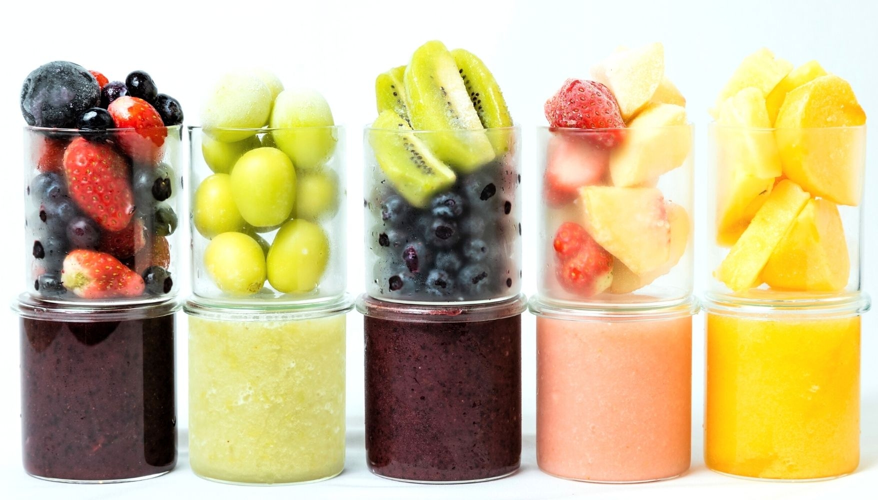 左から ベリーミックス、シャインマスカット、ブルーベリー×キウイ、いちご×白桃、柿×パイナップル