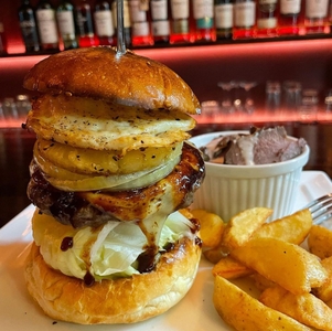 hi6x5N0zgJPJ2EcEnApN.jpg?w=940&h=940