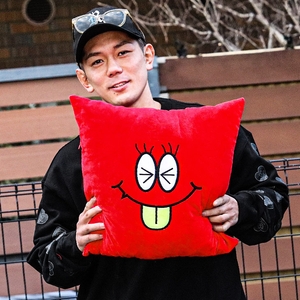 hsx8vHGgFiZ6qPyDcadO.jpg?w=940&h=940