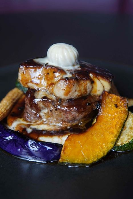 牛フィレ肉とフォアグラのロッシーニ 　ペリグーソース