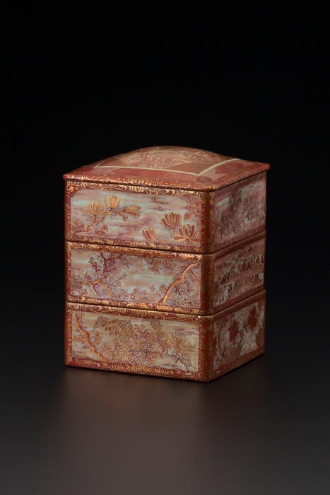 (11)湖東焼 幸斎絵付け≪花卉図三段重≫嘉永5(1852)年頃 個人蔵