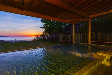 【公式HP予約限定|春夏旅・最大1万円ご優待】海を望む舟形の湯宿で、旬の味覚を堪能する贅沢なひととき—海の京都・夕日ヶ浦温泉『一望館 はなれ櫂』